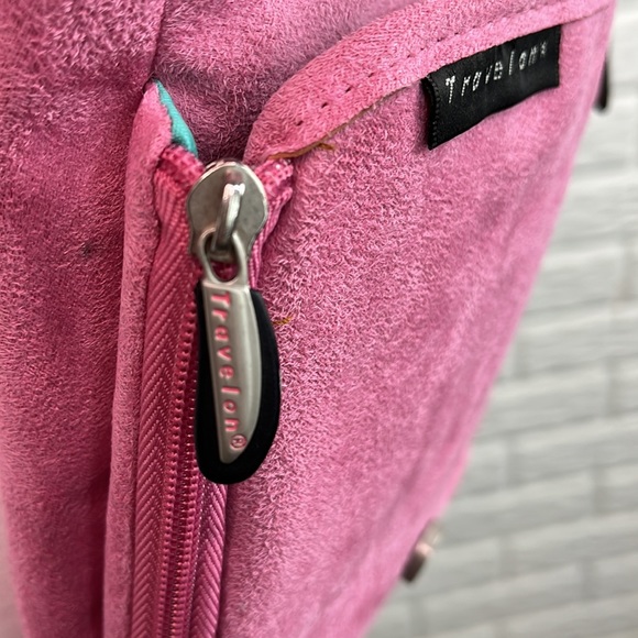 TRAVELON MESSENGER TRAVEL FAUX PINK SUEDE NYLON BAG - Picture 6 of 16